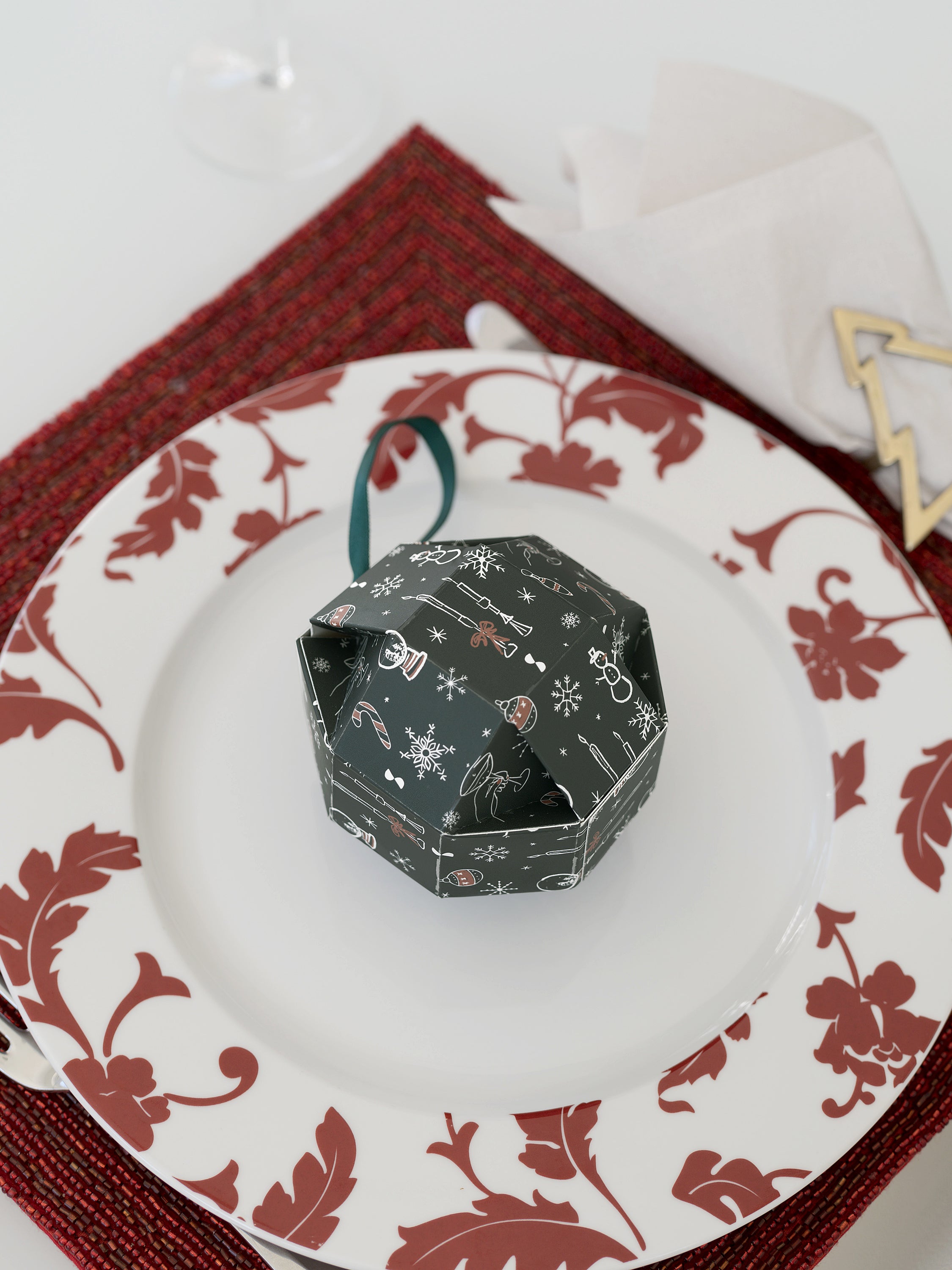 Stackers Jewellery Box Keychain in Decorative Christmas Ball Taupe